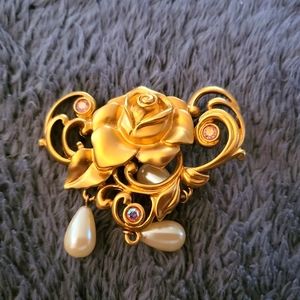 Lot of Brooches..Assorted..Victorian Style